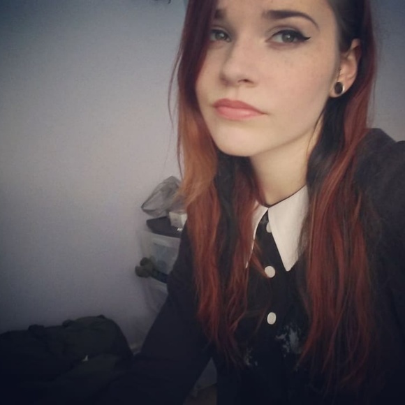 Meet your Posher, Alysia - Picture 2 of 4